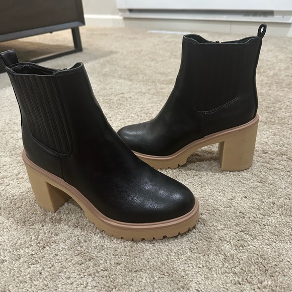 Dolce Vita Heeled Bootie - Picture 3 of 7